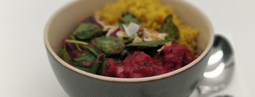 Rote-Rüben-Curry mit Spinat